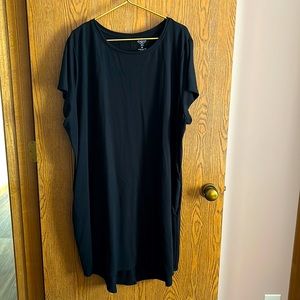 Short sleeve, key hole back, hi low summer dress.